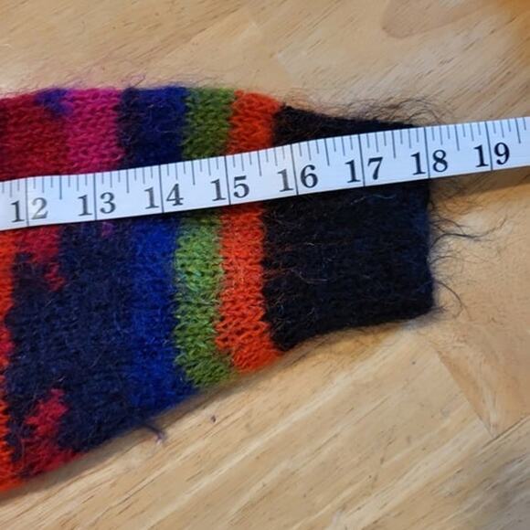 Vintage Hand-Knitted Colourful Geometric Sweater size large - Picture 7 of 9